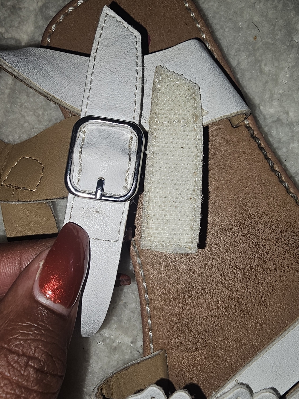 White Floral Girls' Sandals with Velcro Strap - Picture 4 of 6